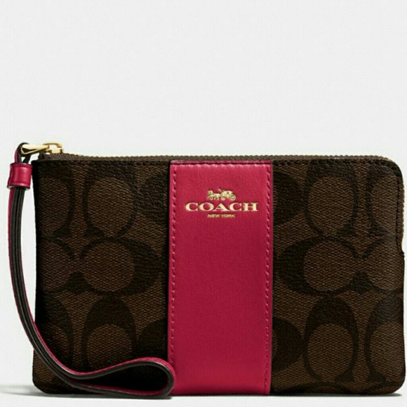 Coach Handbags - 💖 COACH CORNER ZIP WRISTLET💖💜🎁